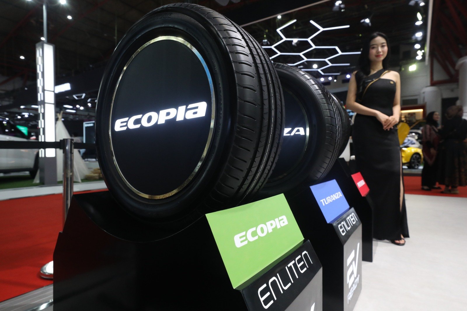 Permintaan Tinggi, Bridgestone Luncurkan Ecopia EP300 ENLITEN Ukuran Baru di IIMS 2026