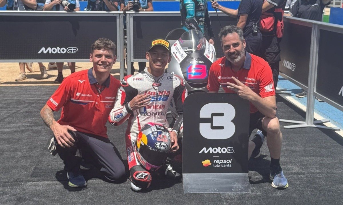 Sejarah Terukir di MotoGP Brasil 2026, Veda Ega Pratama Pembalap Indonesia Raih Podium Moto3