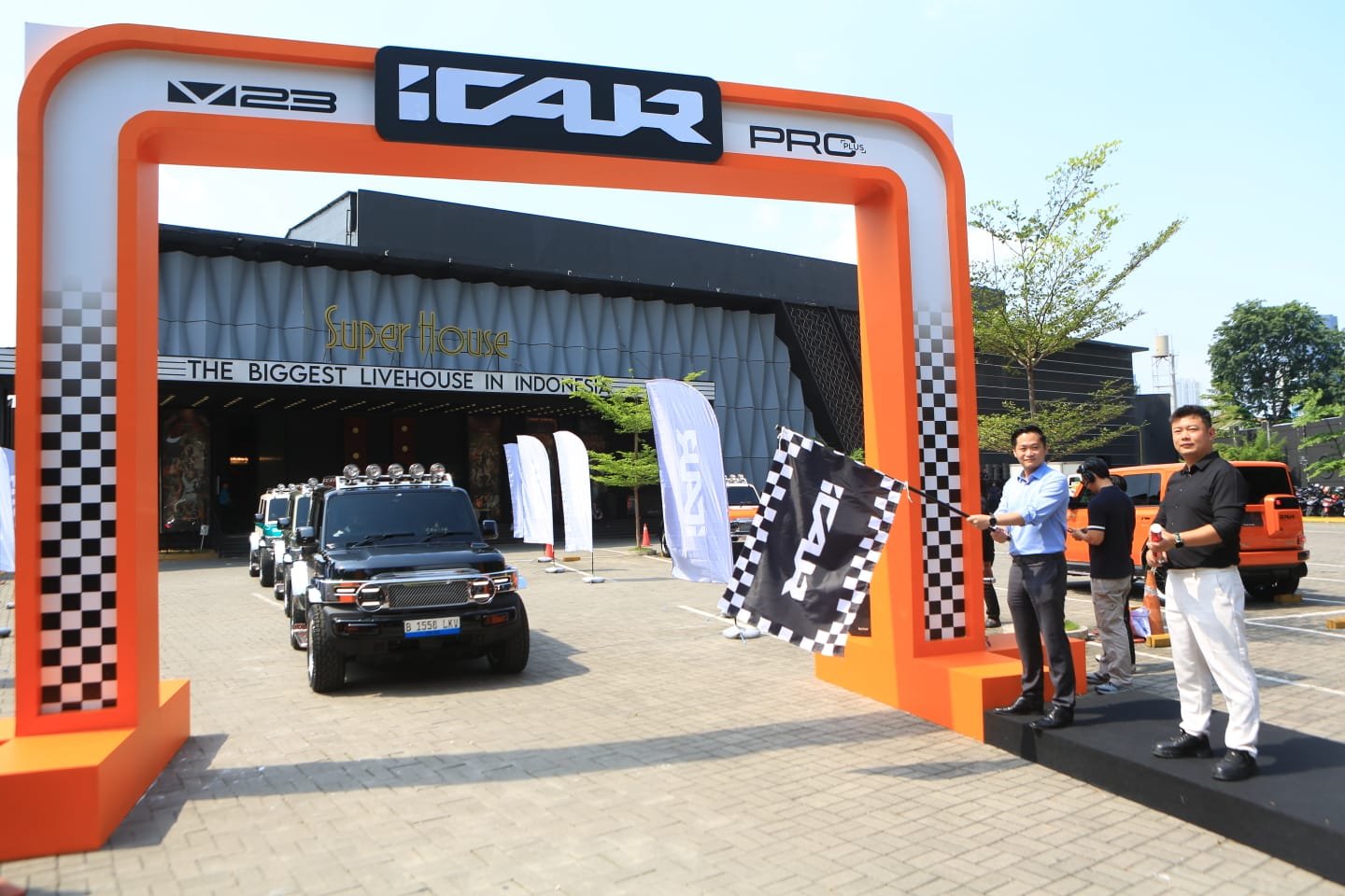 SUEV iCar V23 Pro Plus Collector Series Diserahterimakan ke Konsumen