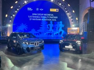 BMW-MINI Indonesia Bawa Dua Mobil Listrik Ikonik Kawal Maybank Bali Marathon 2026